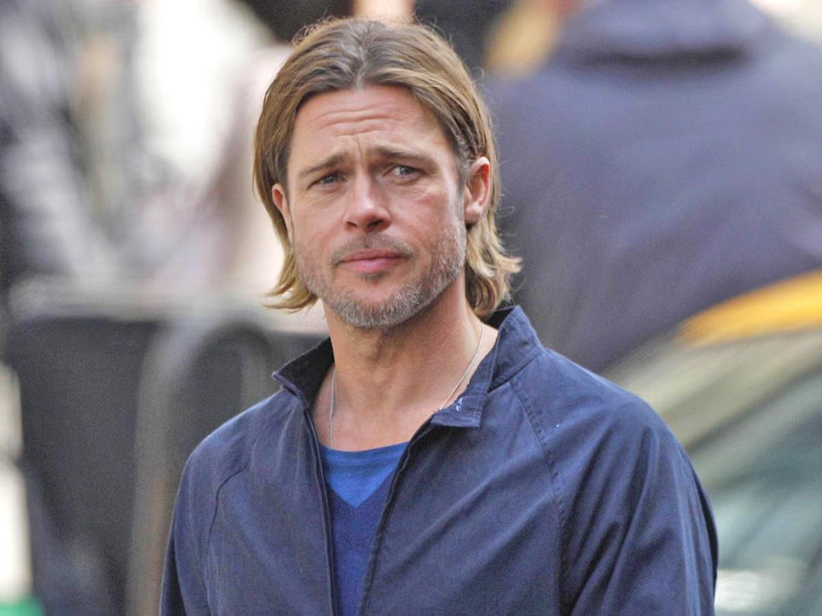 Según la revista People, una fuente cercana comentó que Brad Pitt: “está consciente y molesto de que Shiloh haya dejado su apellido. Los recordatorios de que ha perdido a sus hijos, por supuesto, no son fáciles para Brad. Ama a sus hijos y los extraña”.