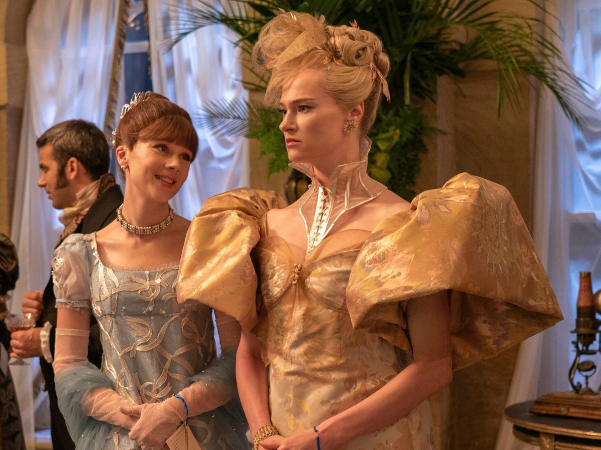 En libro de Quinn, Cressida es viuda de Lord Twombley y está en una difícil situación económica. Cuando Lady Danbury ofrece una recompensa por la identidad de Lady Whistledown, Cressida finge ser ella, aunque nadie le cree.