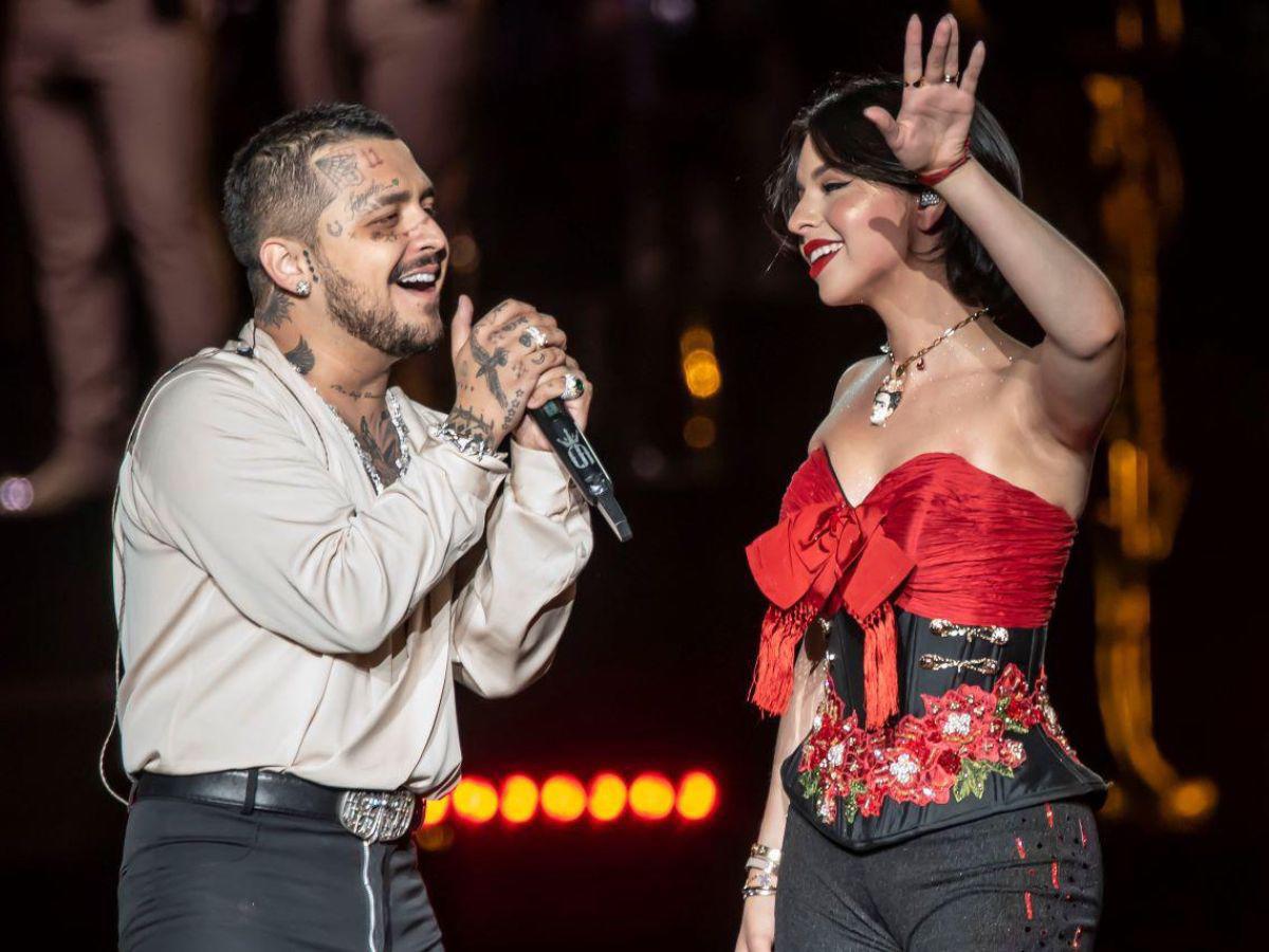 La historia de Ángela Aguilar y Cristian Nodal inicia cuando se conocieron grabando el tema de “Dime cómo quieres”, y fue ahí que comenzó una buena amistad. En una entrevista, el cantante comentó que tenía mucho respeto por la familia Aguilar, incluso antes de conocer a Ángela.