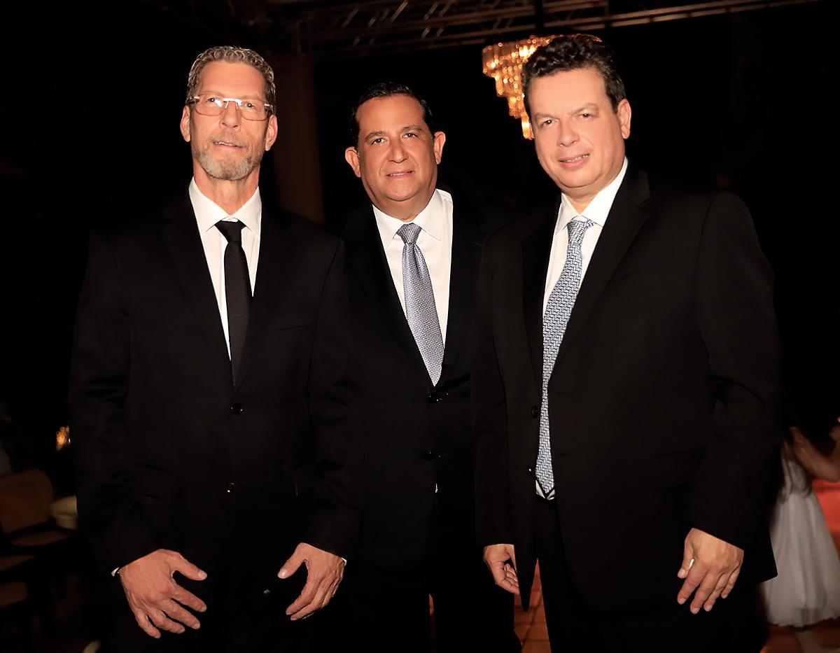 Jim Lampman, Eduardo Torres y Gustavo Ulloa