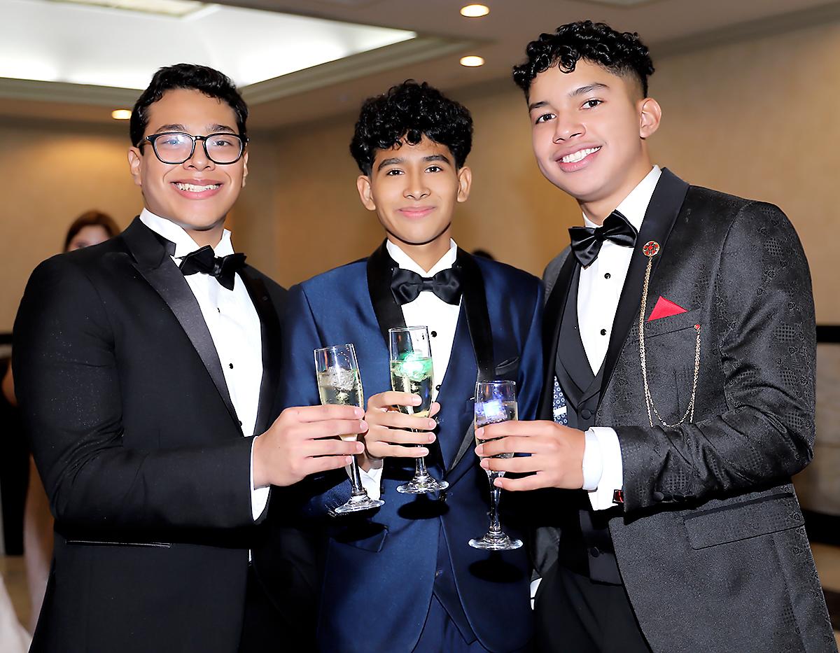 Fiesta de la prom 2024 de Mayan School