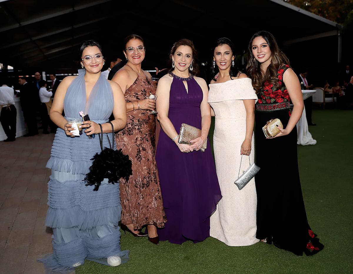 Anabella y Fanina Martínez, Karen Ramírez, Celia y Valentina Zúñiga