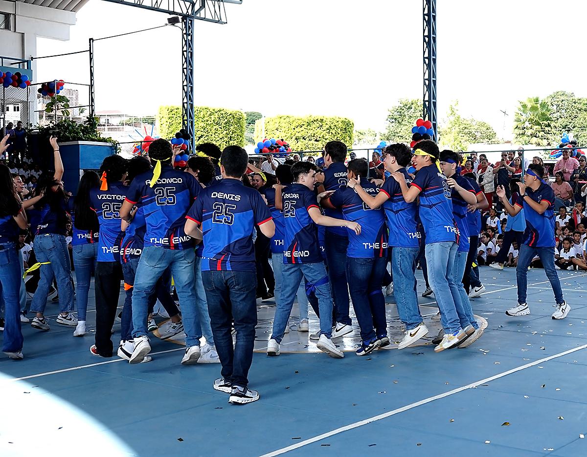 Senior Entrance 2025 de Macris School