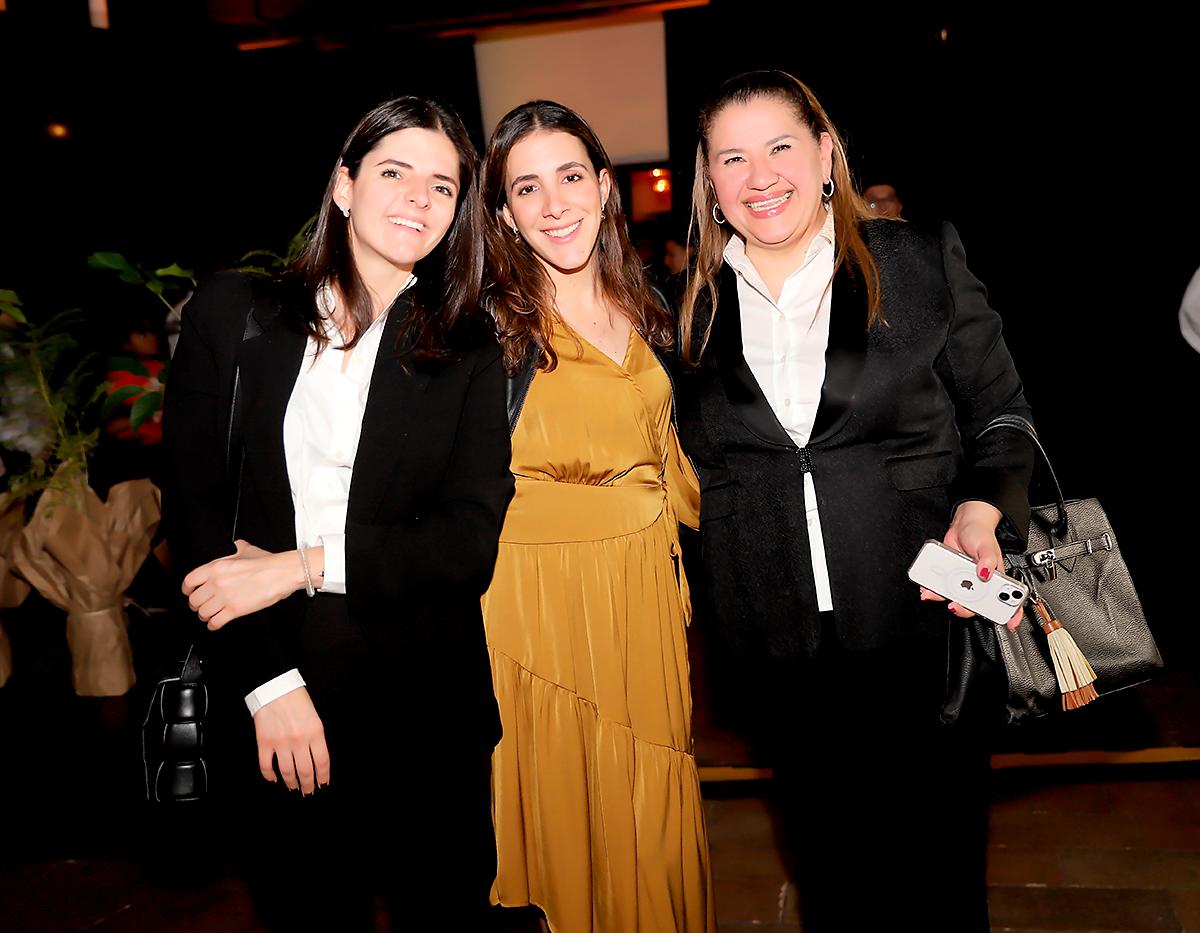Marian Kafie, Ariana Nasser y Miriam Kafie. 