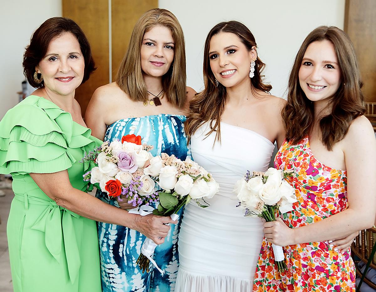 Roxanda Ayestas de Chinchilla, Sylvia Lorenzana, Alexa Girón y Larissa Reyes.