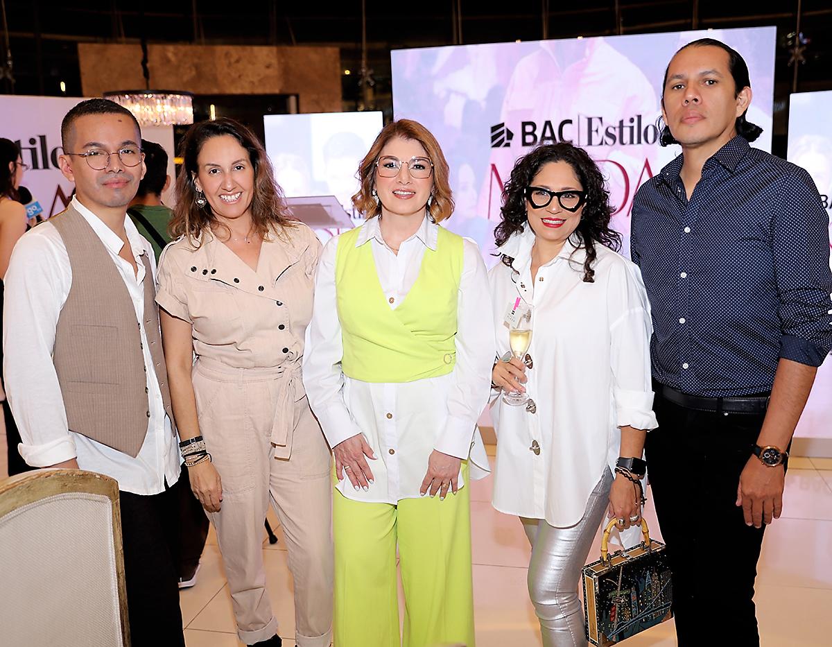 Tirso Rubio, Gabriela Zelaya, Gladys González, Evelyn Madrid y Roberto Ramírez.