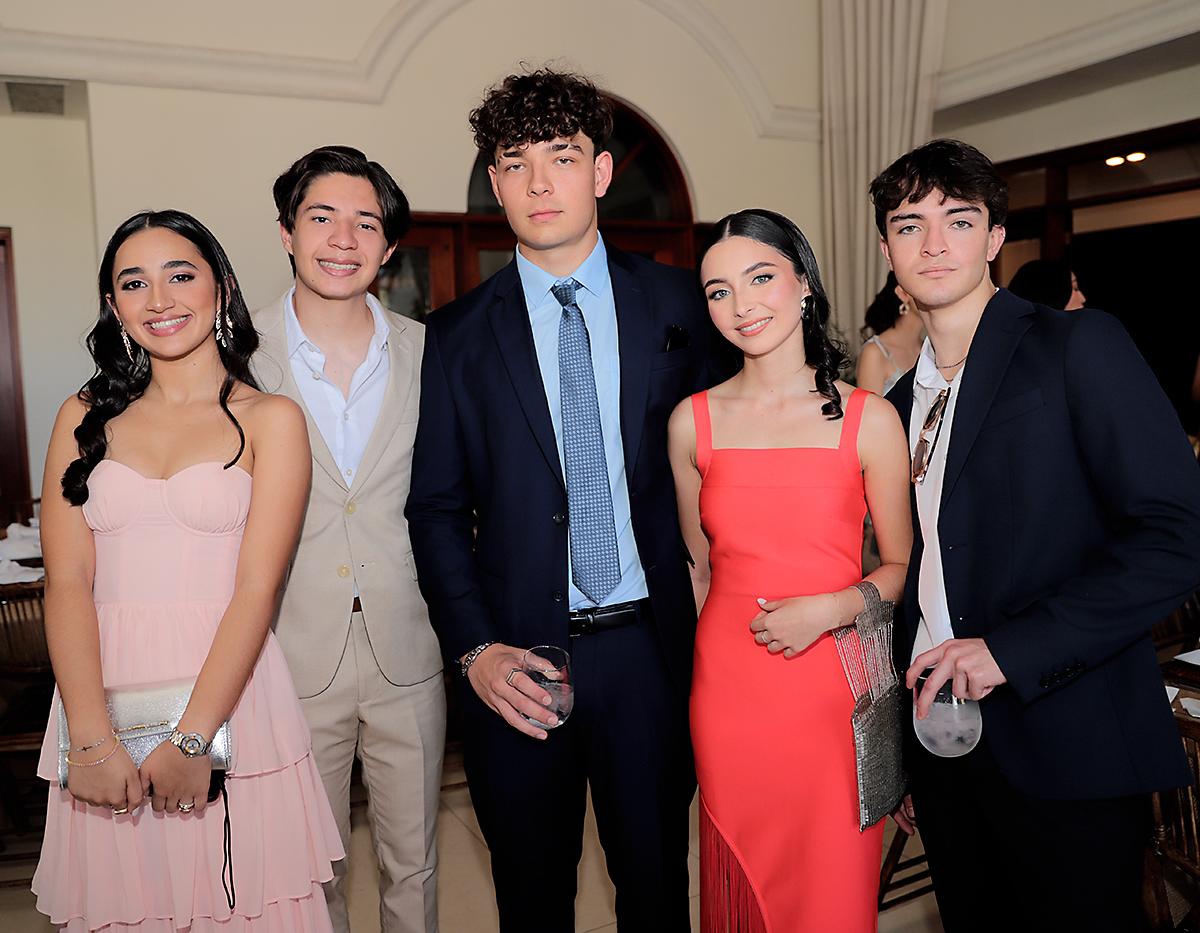 Valentine Valladares, Martin Fonseca, Ange Sourdin, Elena Godoy y Kai Binoder.