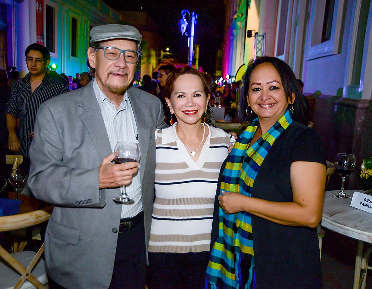 William Vittetoe, Alejandra Callejas y Gladis Gradiz