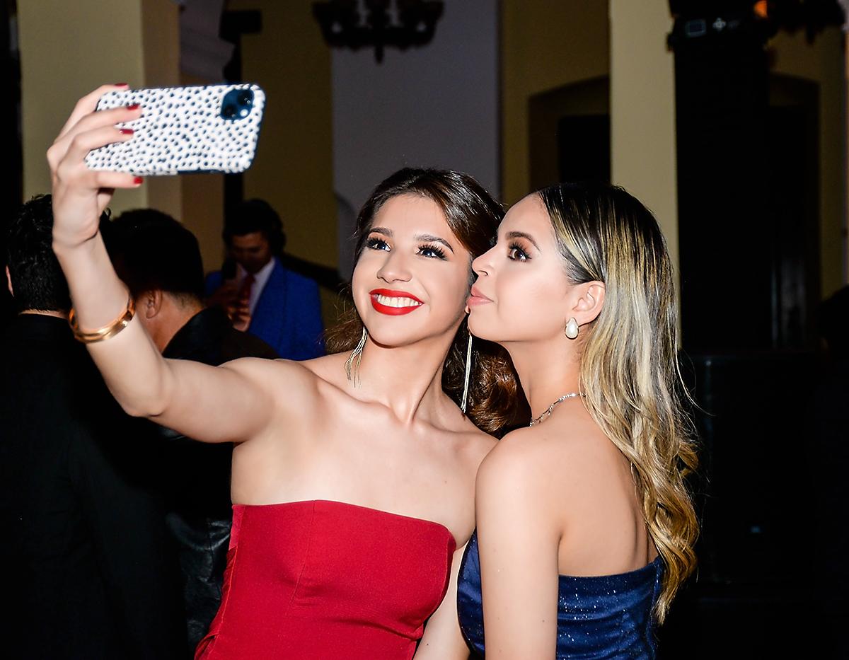 Linda Castillo y Alessandra Lobo.