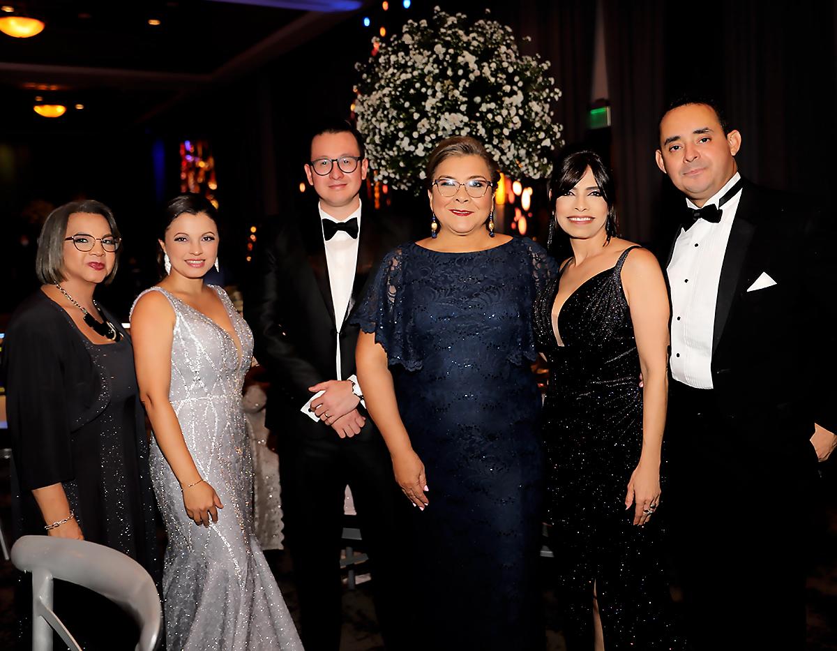 Sandra Guillén, Karen Orellana, Gustavo Núñez, Suyapa Thumann, Celeste Cerrato y Juan Ramón Ortega