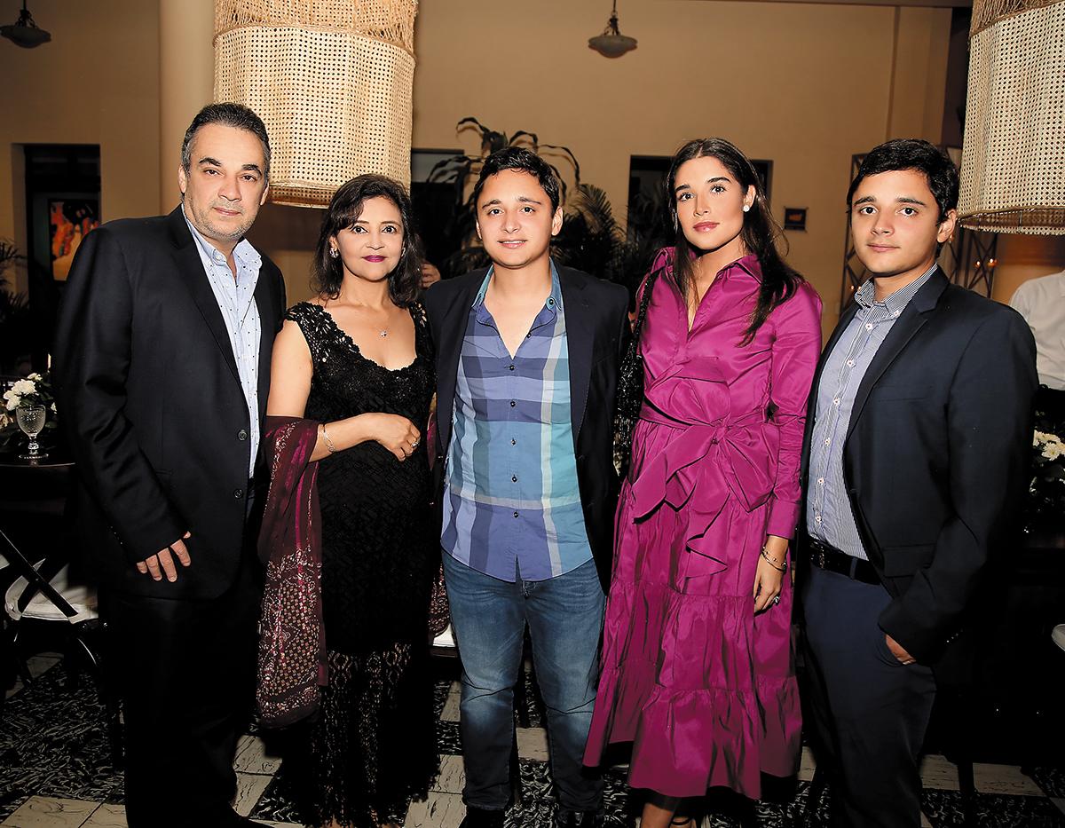 Jorge, Mayra,Fernando,Krizia y Alberto Zablah