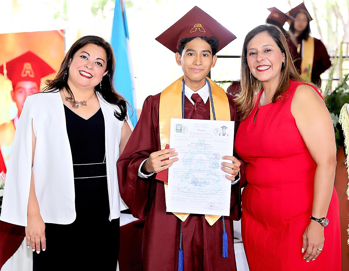 Graduación 2024 de Mayan School