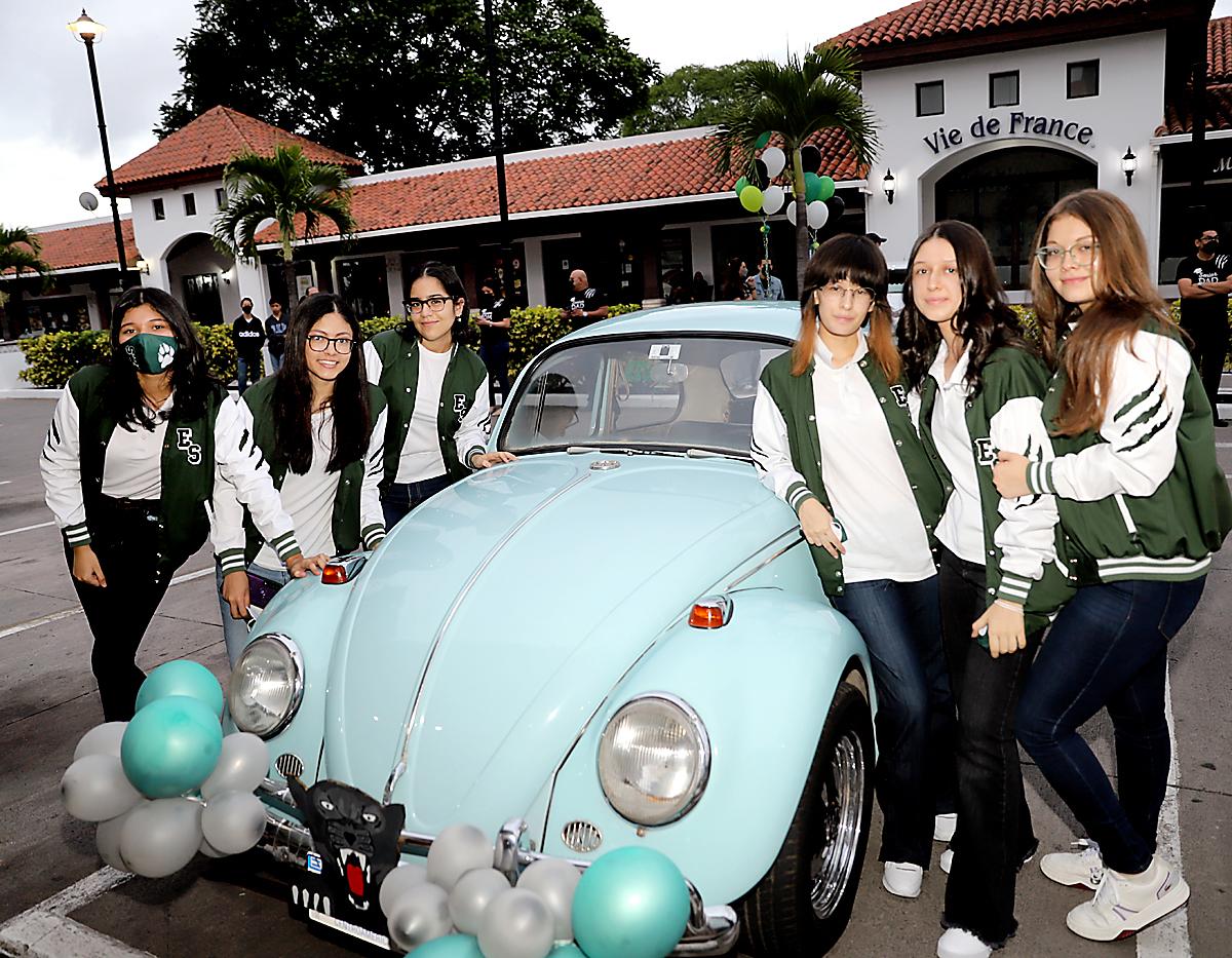Andrea Lanza, Valeria Medina, Camila González, Valentina Azzad, Lessandra Ponce y Daniela Ramírez