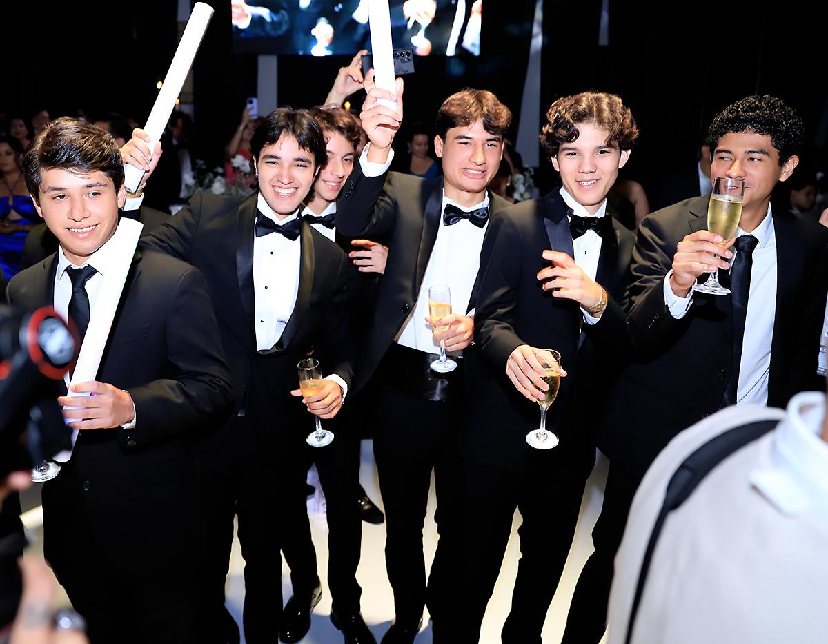 Fiesta de la prom 2025 de la Academia Los Pinares