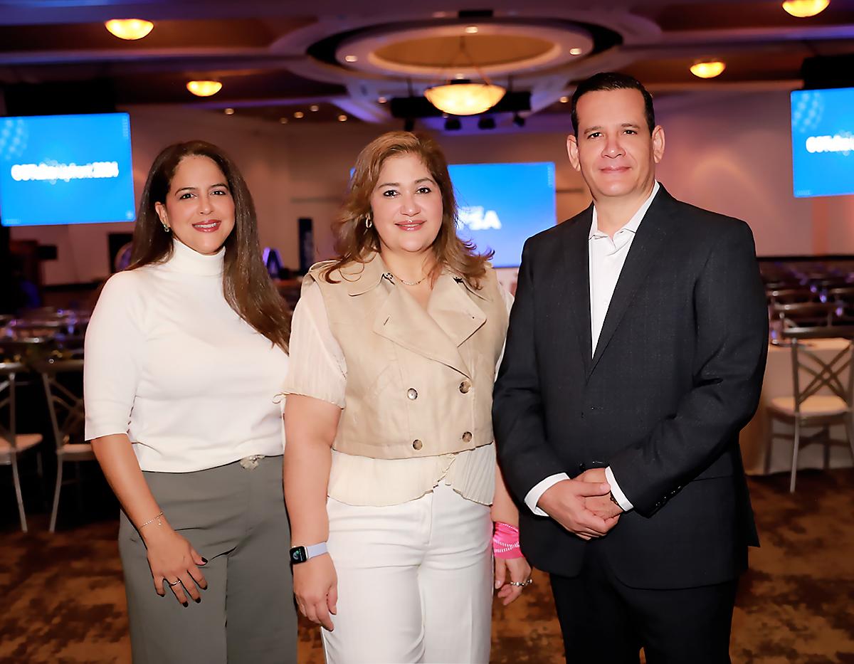 Doris Peña, Isabel Sabillón y Eddy Montalván. 