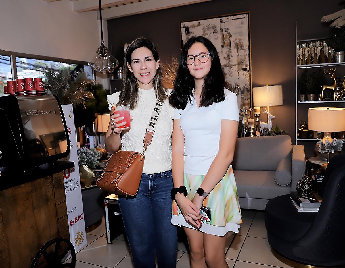 Elisa Aguilera y Ana Vega.