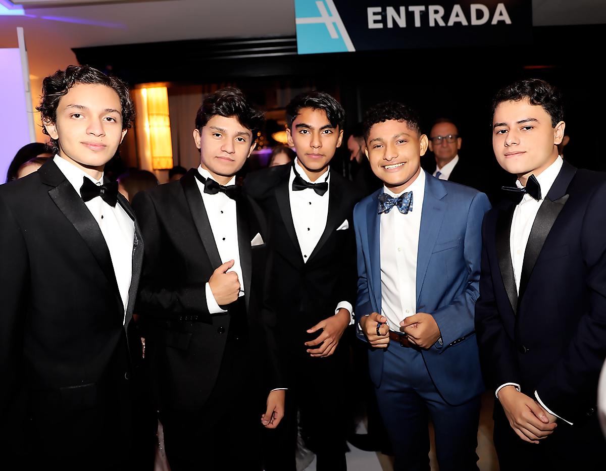 Daniel Canizales, Javier Hernández, Diego Rodríguez, Dennis Gómez y José Gabriel Quiroz