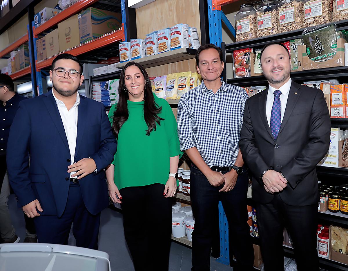 Carlos García, Andrée Marie Asturias, Tomás Acuña y Joel Muchnik.