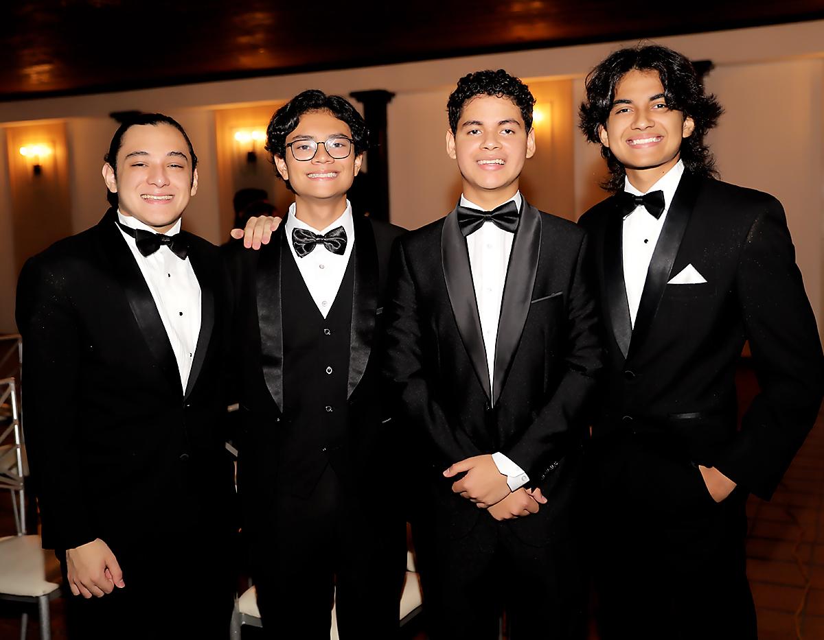 Hugo Sierra, Cesar Santos, Elias López y Alexander Pocasangre