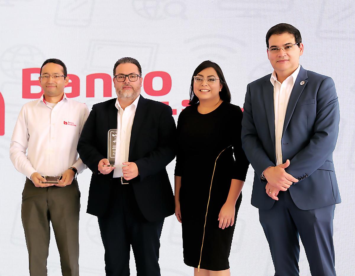Elio Ramos, Julio Figueroa, María José Rodríguez y Carlos Girón 