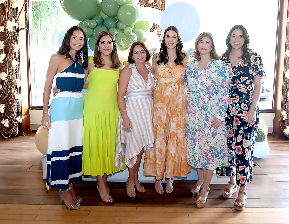 Sofía Pineda, Ángela Andonie, la agasajada Angie de Pineda, Yadira Andonie y Melanie Nazar