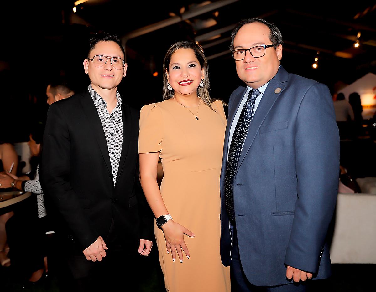 Francisco Hernández, Mitzy Hode y Hugo Moscoso. 