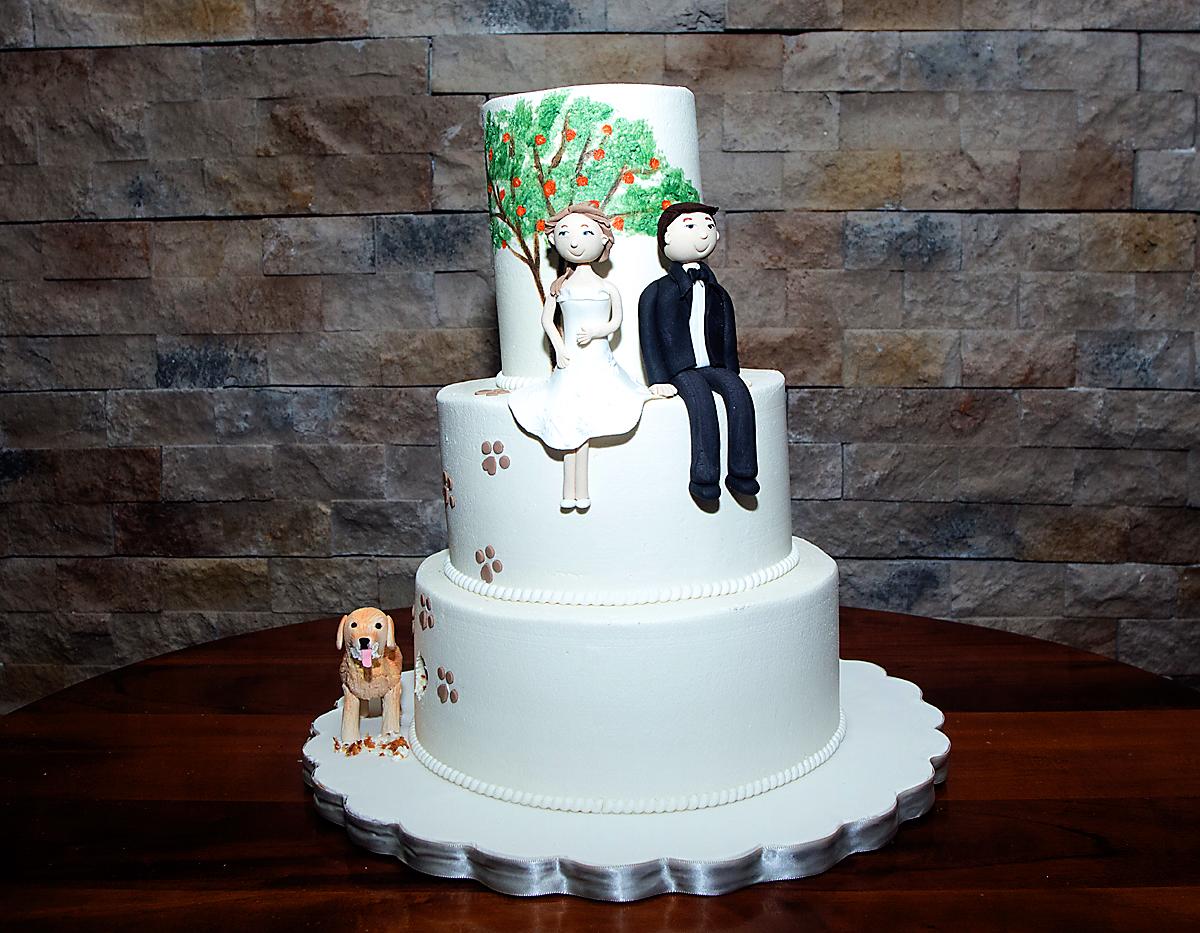 Pastel de cumpleaños de Alejandra y Diego, con la figura de la mascota de la novia, elaborado por Signature Cake.