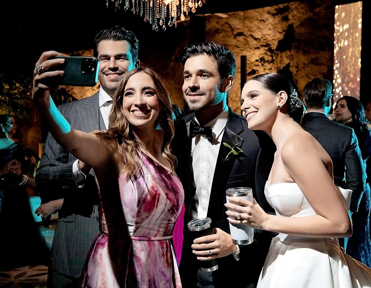 Mario y Paola Agüero, Andrea y Juan Carlos