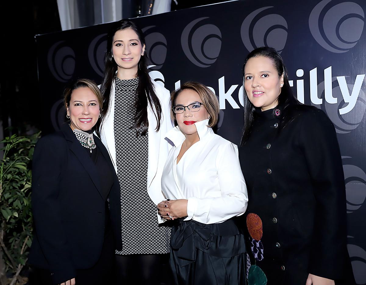 Celina Lozano, Mónica Alvarenga, María Irías y Cinthia Lozano.