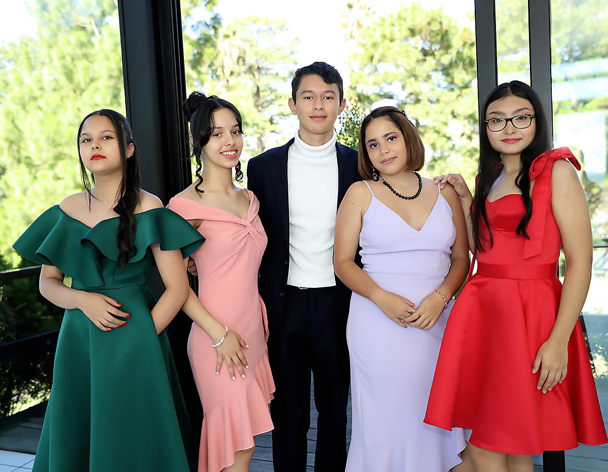 Daphne Sierra, Andrea Maradiaga, Gabriel Alemán, Paola Vivas y Débora Carvajal. 