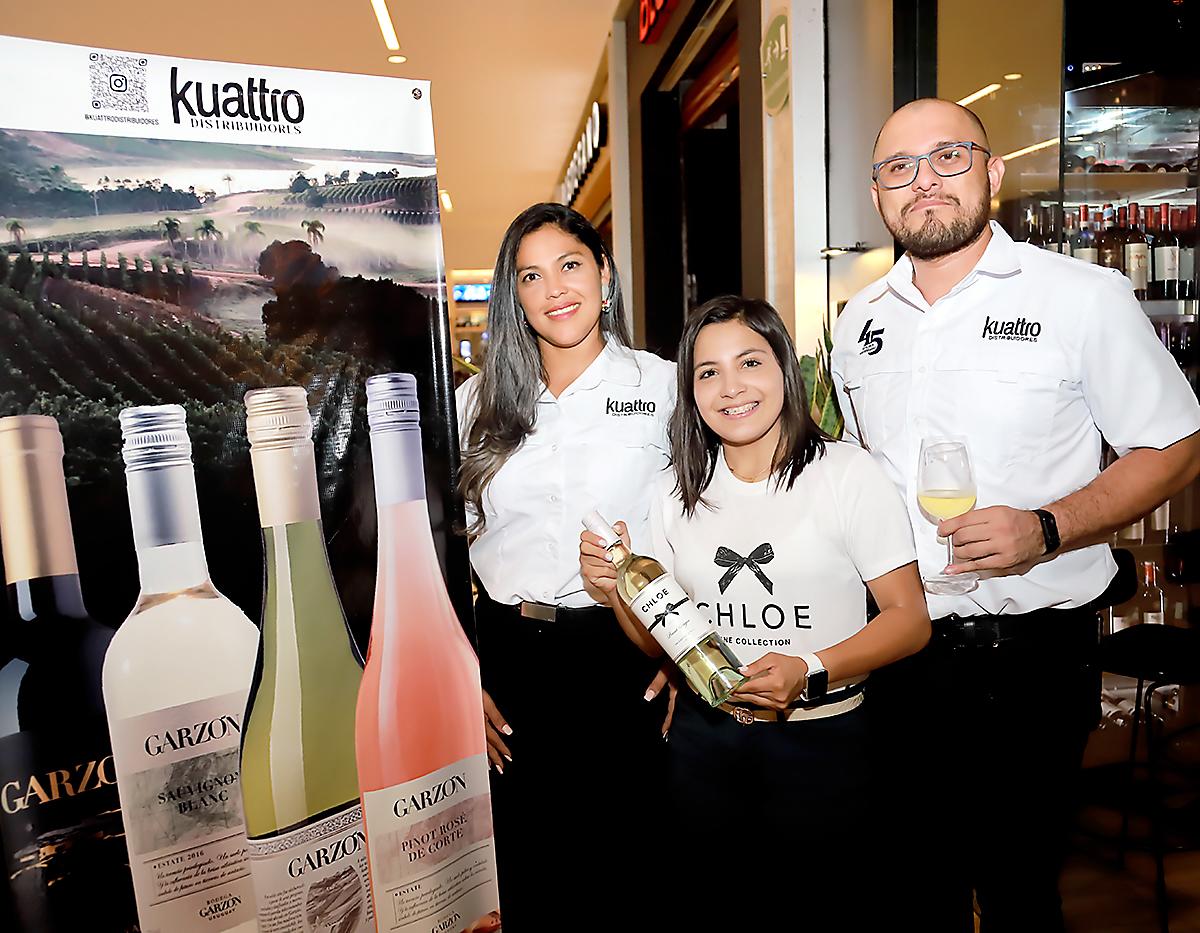 Fanny Ardon, Andrea Valle y Max Cubas de Kuattro