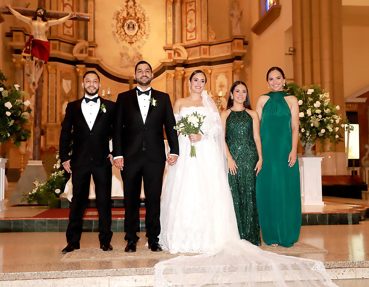 Los novios con sus hermanos: Allan Herra Zelaya, Cristina y Fabianna Garcia-Abedrabbo