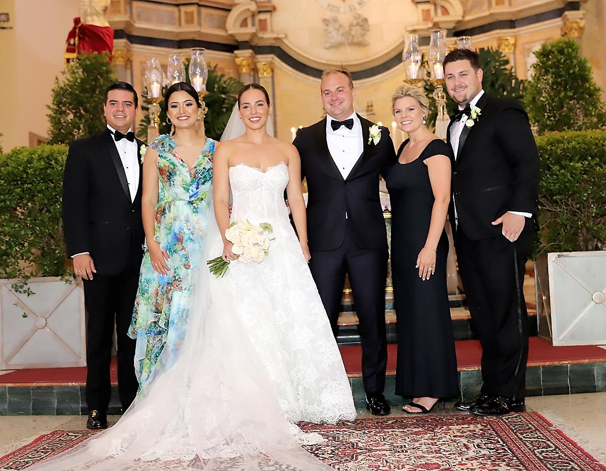 Carlosy Daniela Rivera de Zelaya, Lorella Cuculiza de Herzog y Derek Herzog , Mackenzie y Bennett Weickertt