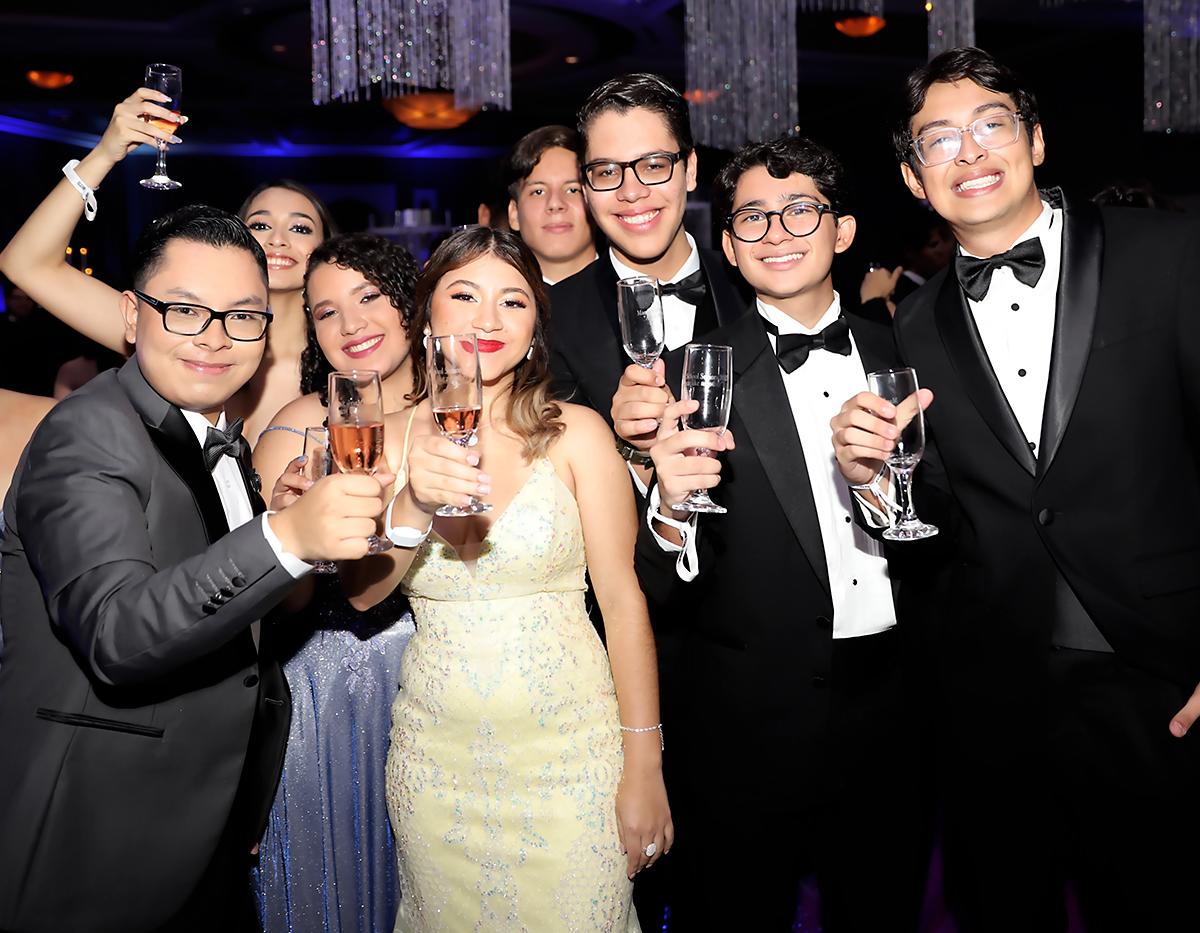 Francisco Ordóñez, Valeria Pineda, Miaa Flores, Ashlee Fonseca, Diego Plazaola, Diego Zepeda, Alejandro Peralta y Alejandro Mejia