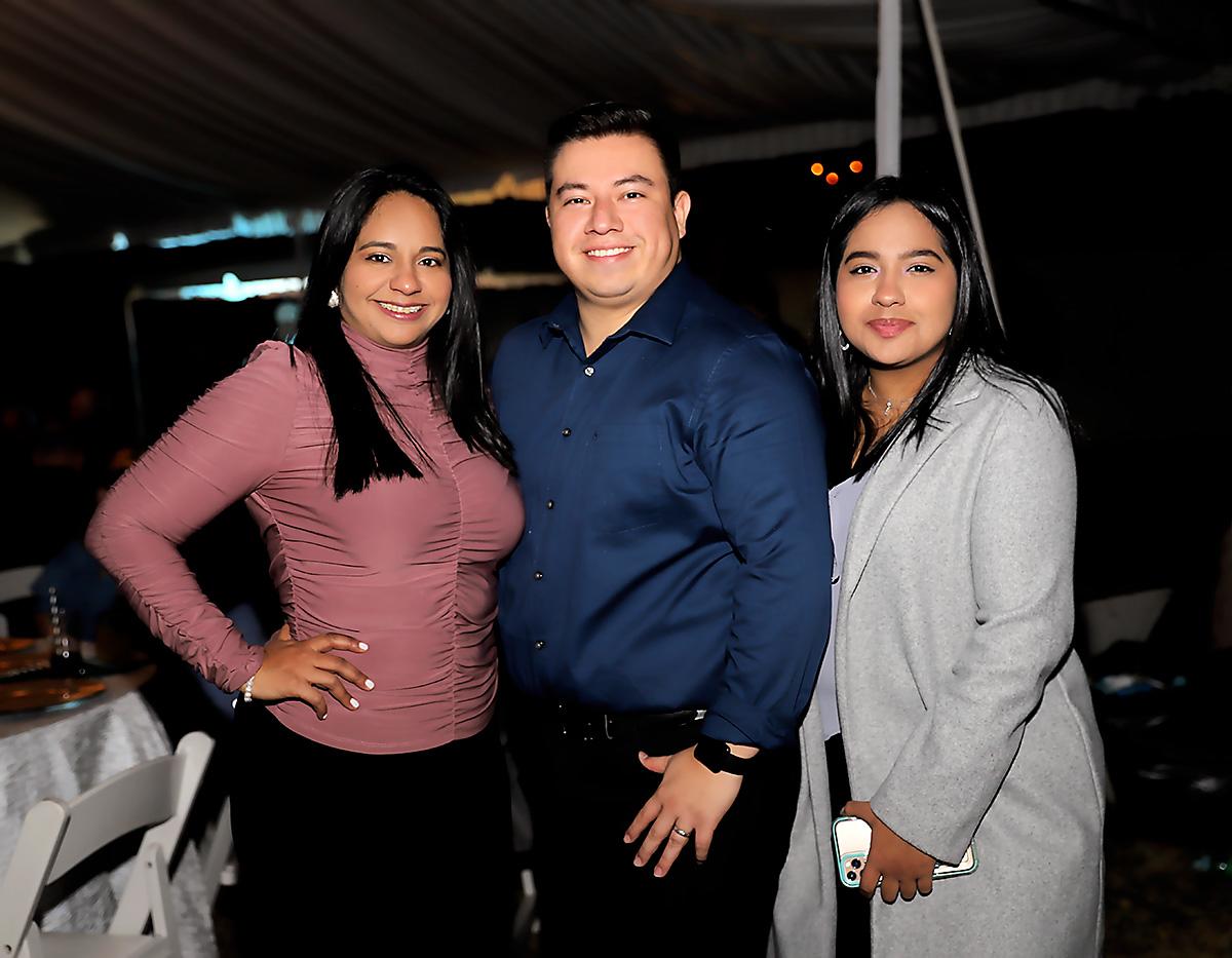 Claudia Aguilar, Wilmer Escoto y Andrea Aguilar