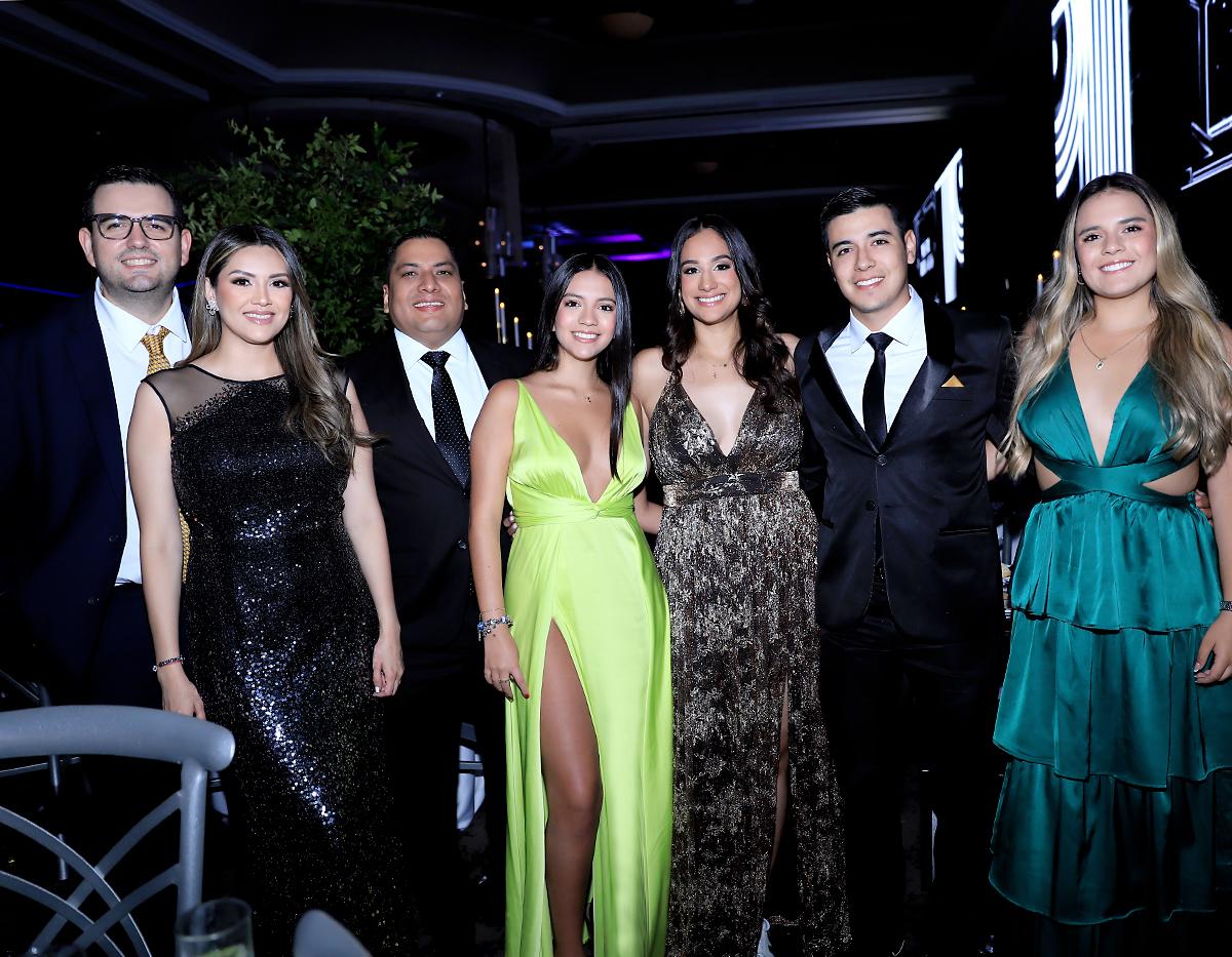 Invitados a la Prom 2025 de Elvel School