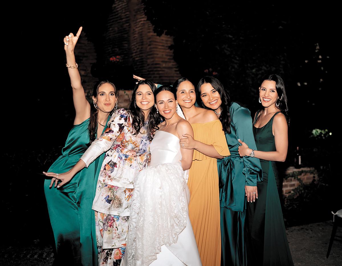 Nicole Chain, Yamileth Hawit, la novia Hortensia García, Roseana Kattán, Ana Lucia Albir e Isabel Bendaña.