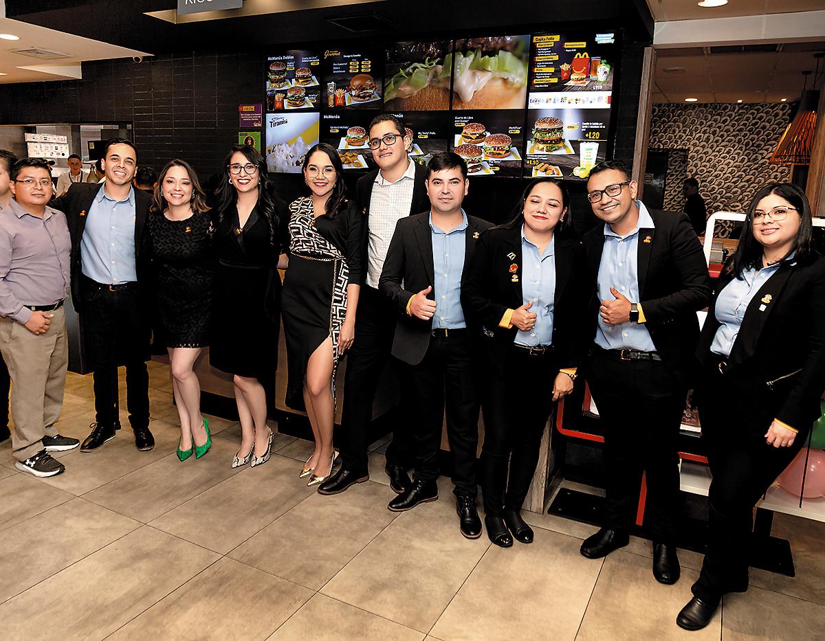 Germán Gutiérrez, Danny Castro, Daniela Hernández, Emilia Hernández, Flor Ramos, Daniel Durón, Kevin Leiva, Isabel Fonseca, Herles Cruz y Mabel Cabrera.