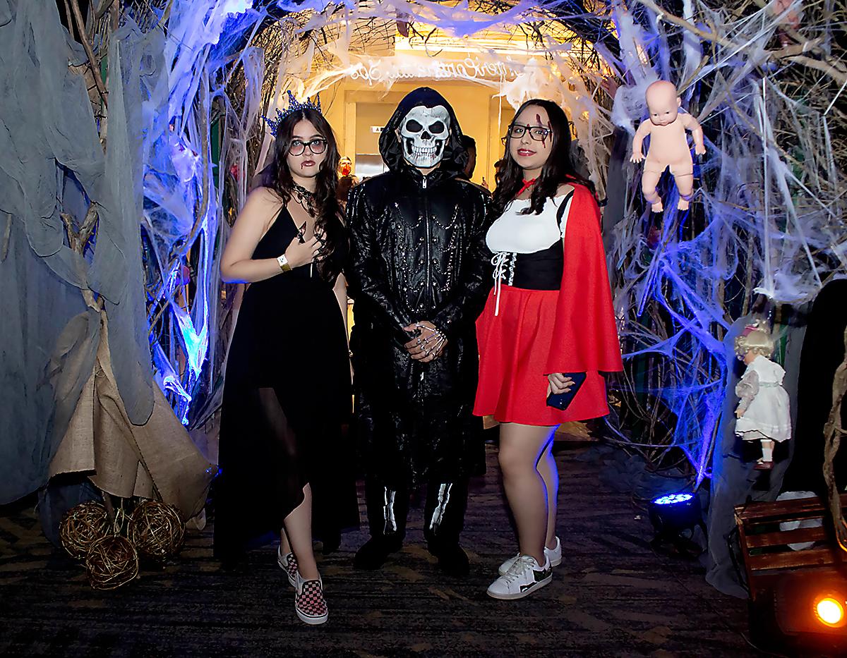 Pamela y Jorge Manum con Natalia Fúnes.