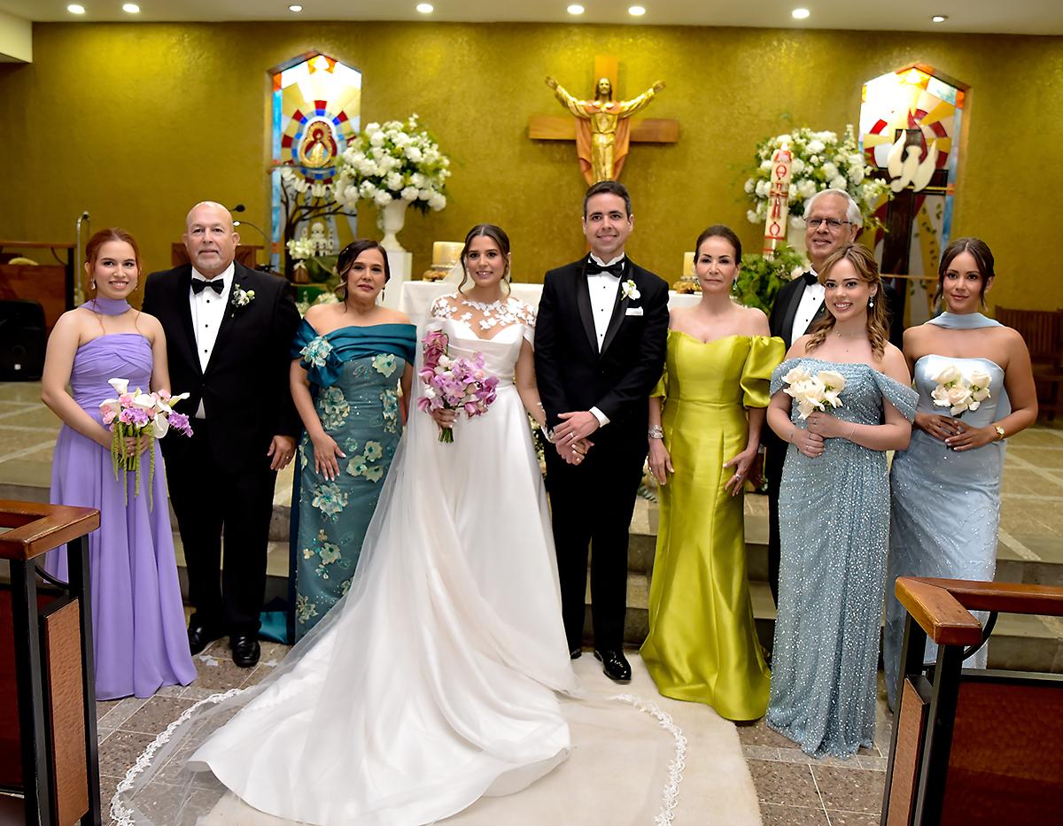 Mónica Gallardo, Virgilio Gallardo, Karla Cerrato de Gallardo,los novios, Mayda Ayestas, Edmond Bográn, Cristina e Isabel Bográn.