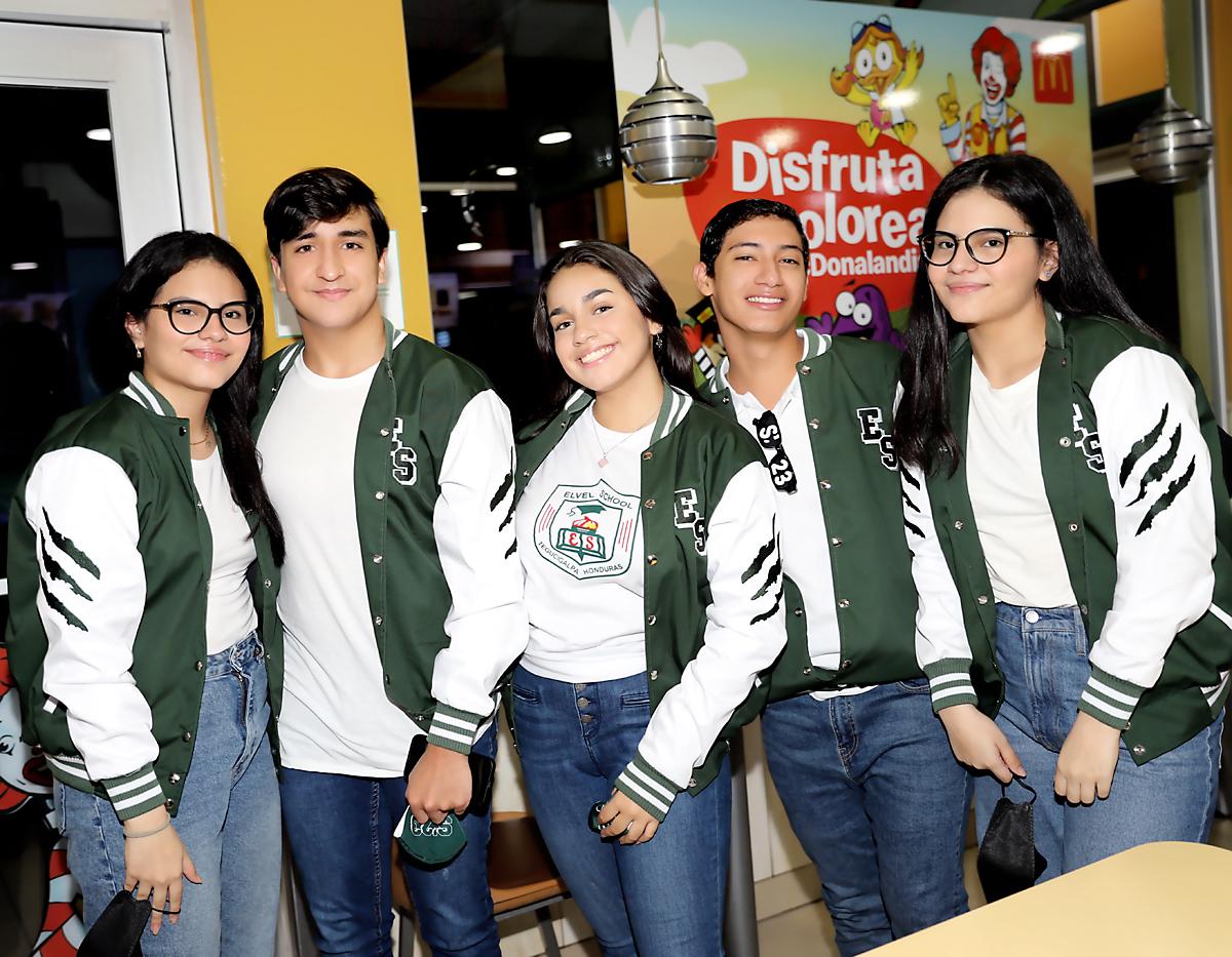 Valentina Lara, Alejandro Mass, Lucía Aguilar, Isaac Padilla y Valeria Lara