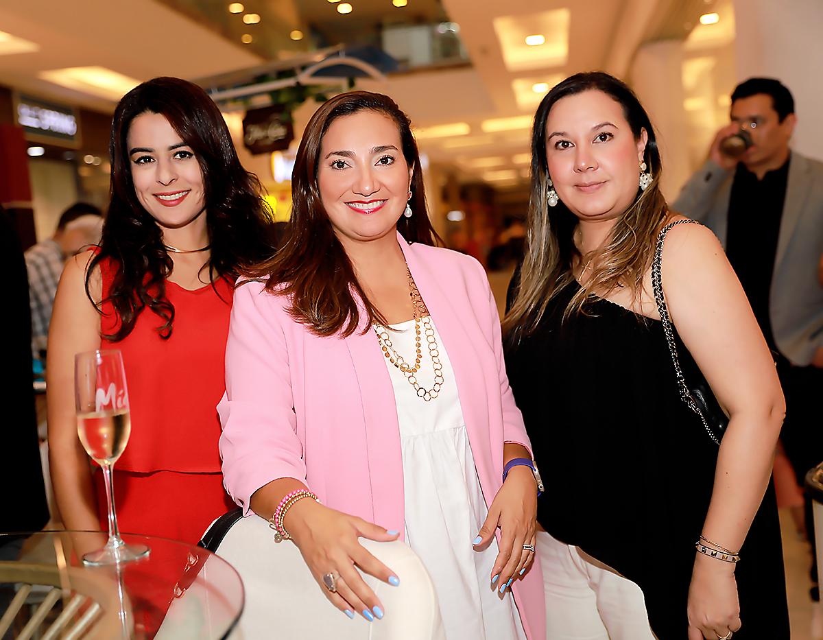 Patty Cruz, Monica Arita y Blanca Ramírez. 