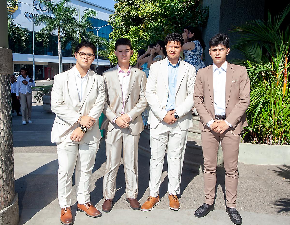 Adrián Torres, Diego Barrientos, Héctor Meza y Óscar Benavides.