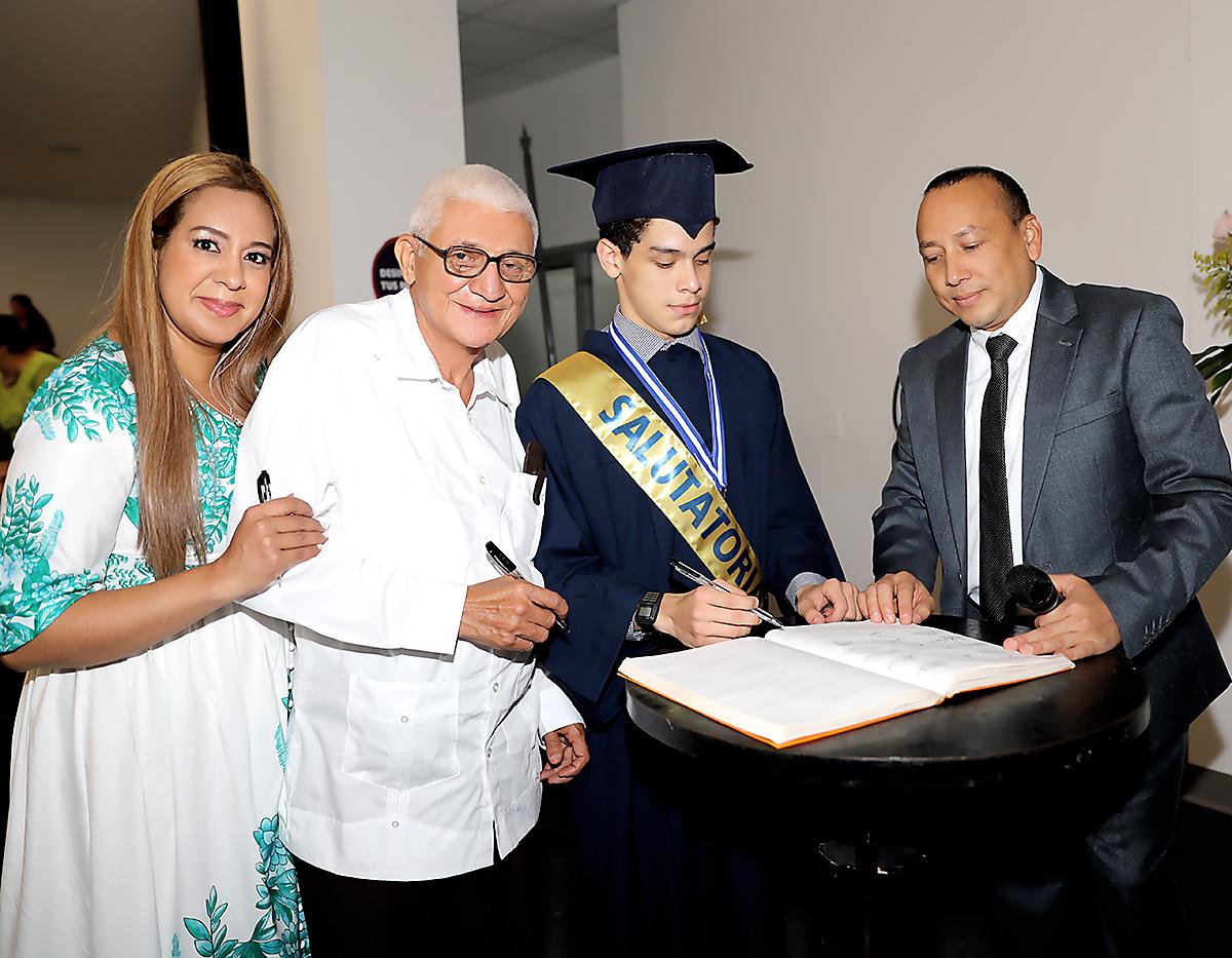 Entrega de títulos de la Intercontinental School 2023