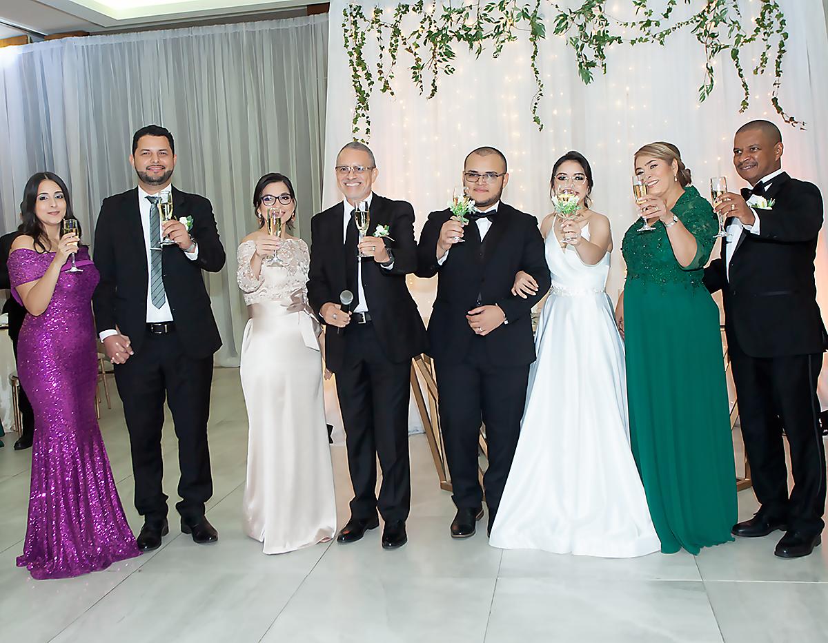 Isby y Roberto Pedroza, Rina Rodríguez, Aldo Pavón, Robert Jones, Patricia Pavon, Perla Moran de Jones y Felipe Jones.