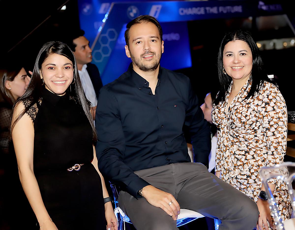Brenda Perez, José Mejía y Carolina Carbajal.