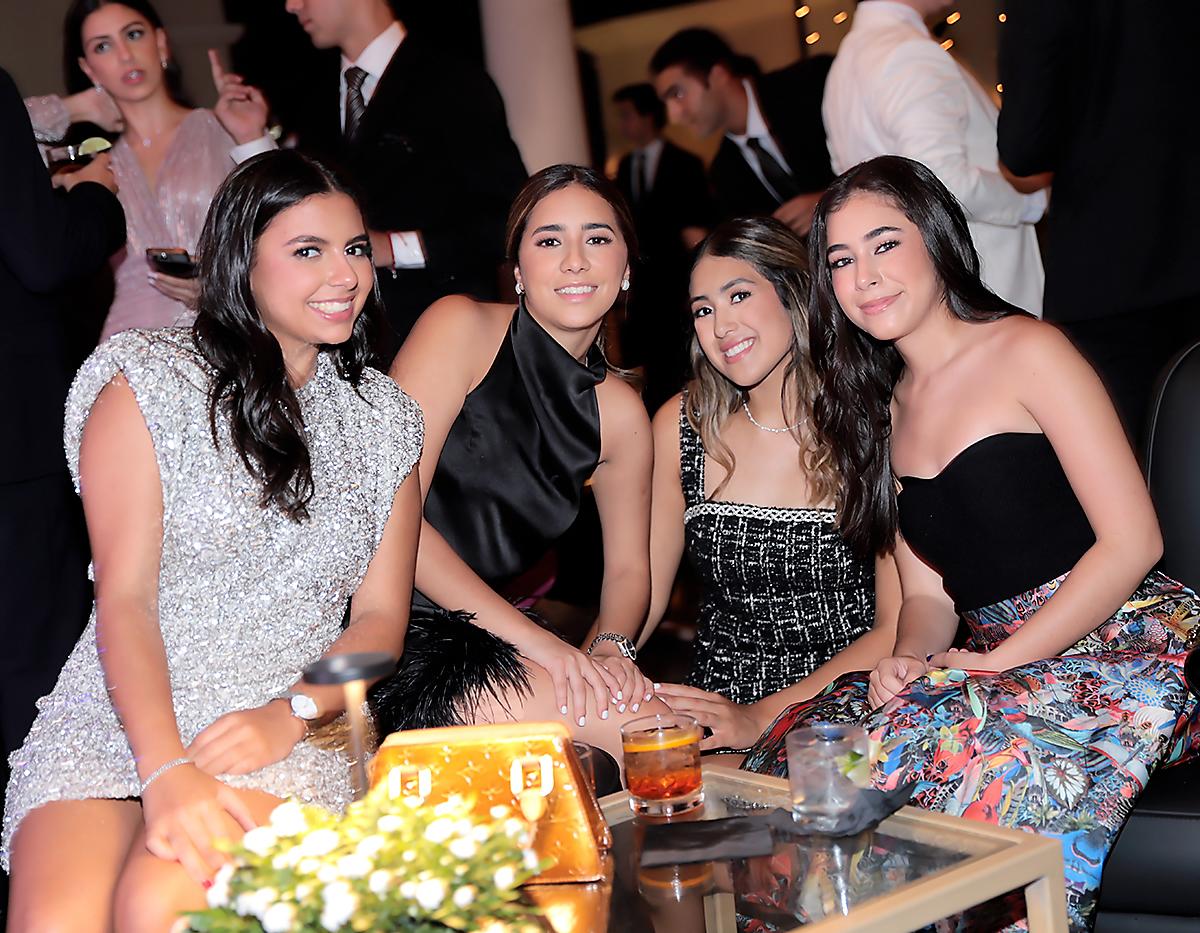 Siena Callizo, Natalia Estrada, Camila Carrión y Arianne Bulnes.