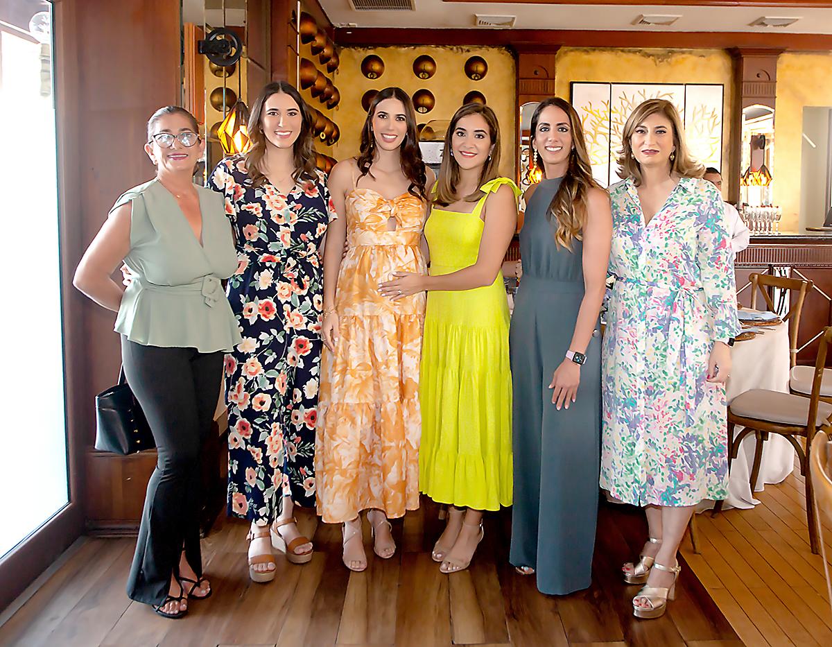 Juliette Soliman, Melanie Nazar, Angie de Pineda, Angela Andonie, Stephanie Dox y Yadira Andonie