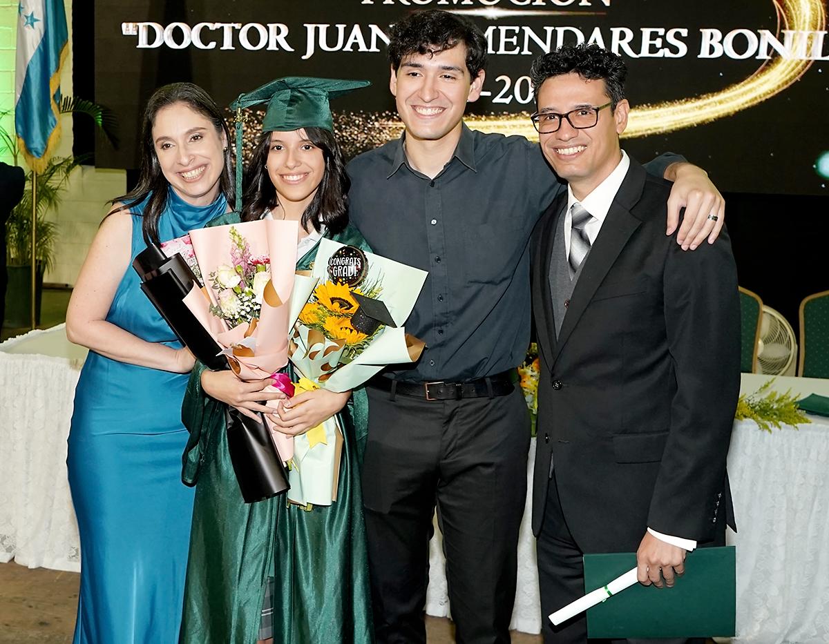 Graduación de los seniors 2024 de Elvel School