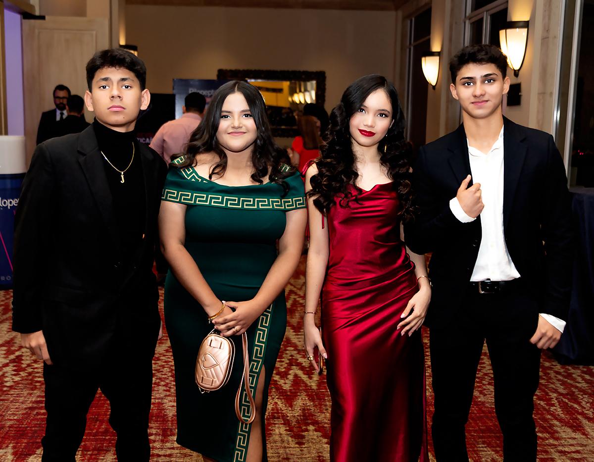 Javier Maradiaga, Alejandra Obando, Andrea Flores y Rodrigo Hernández.